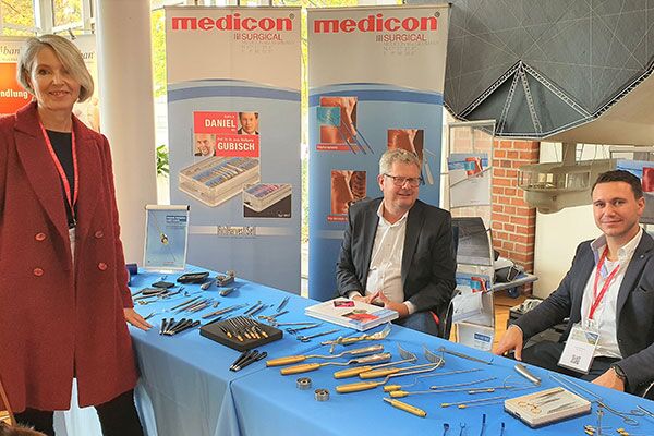 Dr. Eberlein beim Rundgang auf dem Jahreskongress DGPRÄG Oktober 2021 in Potsdam
