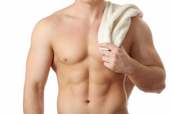 Männliche Brust - Ein attraktiver männlicher Oberkörper trägt zum Selbstbewusstsein bei"