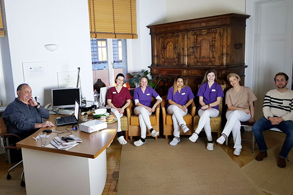 Interne Fortbildung mit Anästhesist Dr. Schäff in der Praxis Dr. Eberlein Bamberg